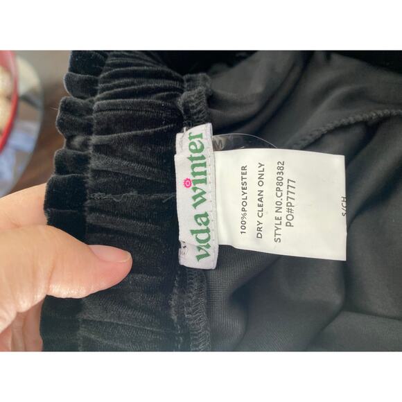 Vada Winter Shorts Velour Stretch Elastic Waist Black Pockets size small - Picture 3 of 4